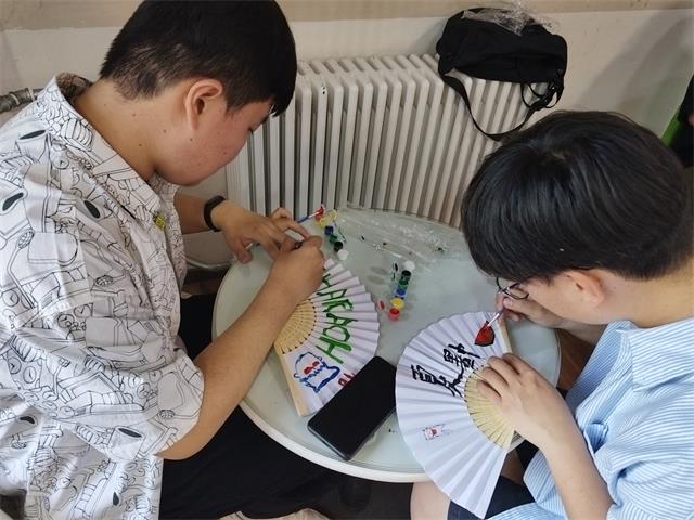 【完满团支部】夏日微凉意 白扇纸添花——经济与管理学院经管2205班完满团支部活动