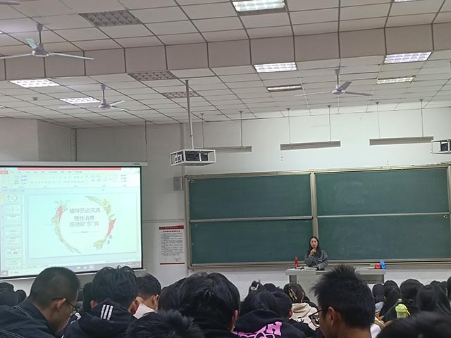 【辅导员说完满】理性消费 拒绝做“负”翁——大数据学院、信息工程学院2023级辅导员说完满活动