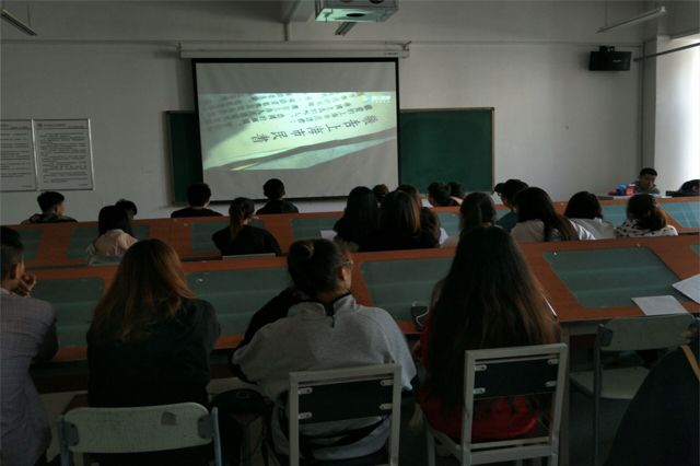 【完满班级】“看金秋十月 扬爱国情怀”红色影片赏析——艺术传媒学院环设1606班举办完满班级活动