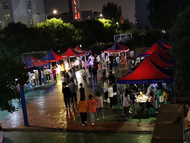 【1+1>2】搭建“理论+实践”育人平台 练就新商科营销思维——淬炼&青藤联合举办第七届“学以致用 职域行销”校园营销节