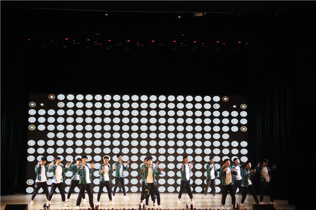 才艺之星•王熙:前方有星月可以寄往 只要用行动去诠释梦想