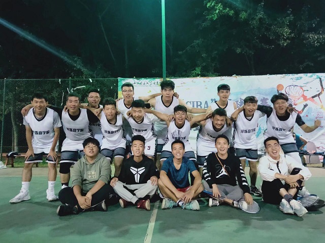 闪光的信院第258期：运动场、辩论赛、志愿服务是本期关键词