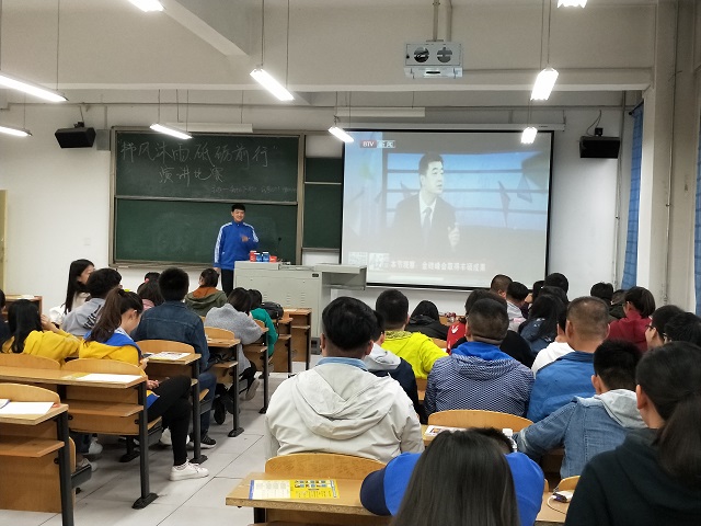 【完满班级】砥砺斗志 礼赞祖国——淬炼商学院15级开展“砥砺奋进的五年”主题宣传活动