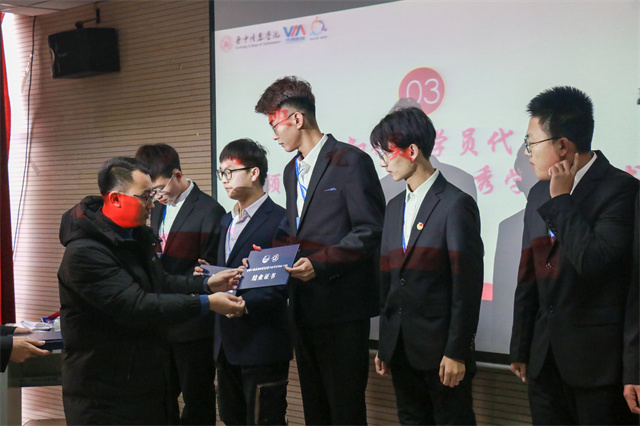 装点青春 圆梦青马——智能工程学院“青马工程”完满教育学生骨干系列培训(知行班)结业典礼