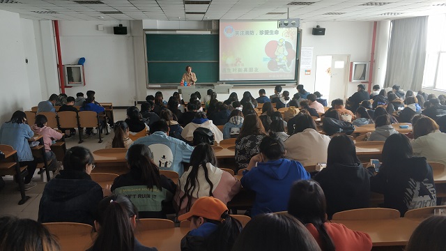 【辅导员说完满】全副武装自己 抵抗火灾危险——食品与环境学院2017级举办辅导员说完满活动