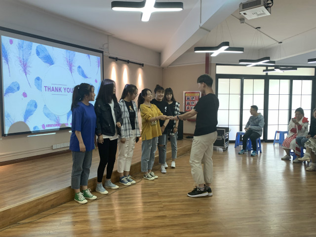 【完满班级】艺术魅力 炫我风采——外国语言文学系涉外1801班、经贸1802班5月完满班级活动