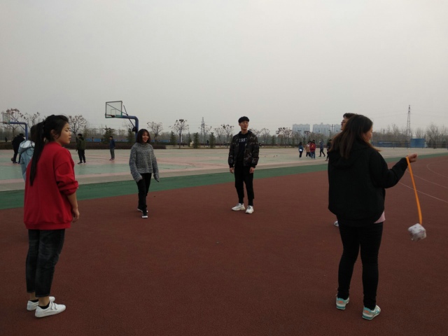 【完满班级】趣投沙包 拾忆童年——2017级艺术传媒学院视觉1702班完满班级活动