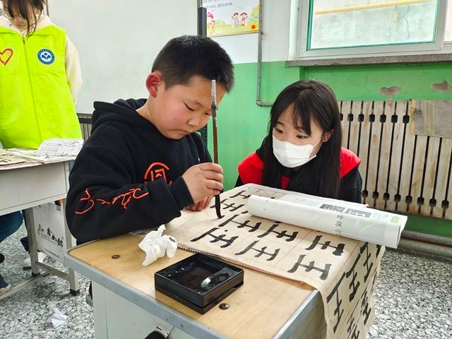 【1+1>2】筑梦支教116期:翰墨飘香 情满校园——食品与环境学院筑梦支教服务队系列活动