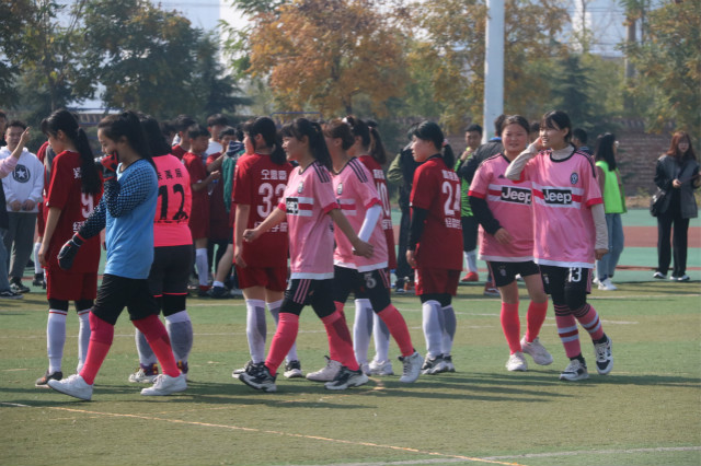 肆意挥洒汗水 青春无所畏惧——第三届新生杯足球联赛