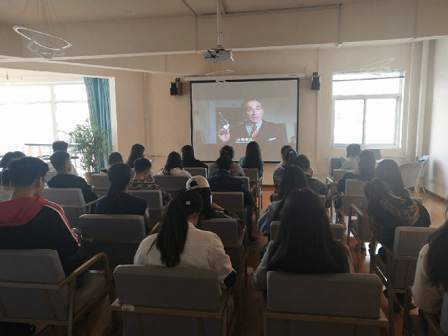 阳关洒肩头 仿佛自由人——食品与环境学院“心随影动”系列之感悟人性