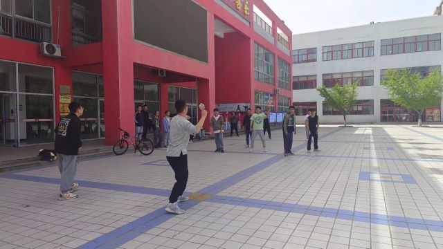 【完满团支部】欢乐春天掷沙包——大数据学院、信息工程学院物联2205班完满团支部活动