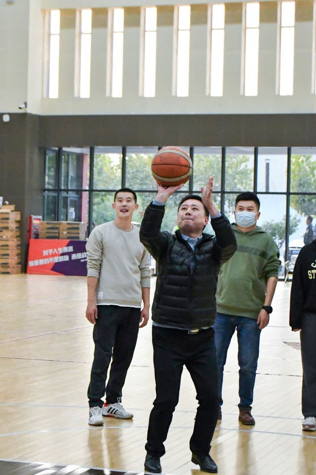 挑战地心引力 引爆篮球魅力——艺术传媒学院“第八届”新生杯篮球联赛