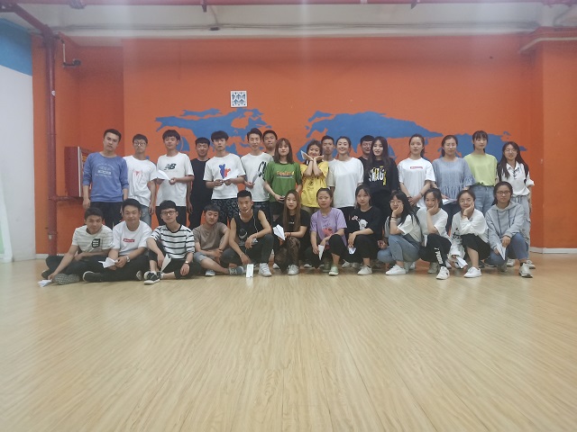 【完满班级】重温儿时 追忆童年——艺术传媒学院环设1805班举办“你追我赶 趣味无限”回忆同年小游戏