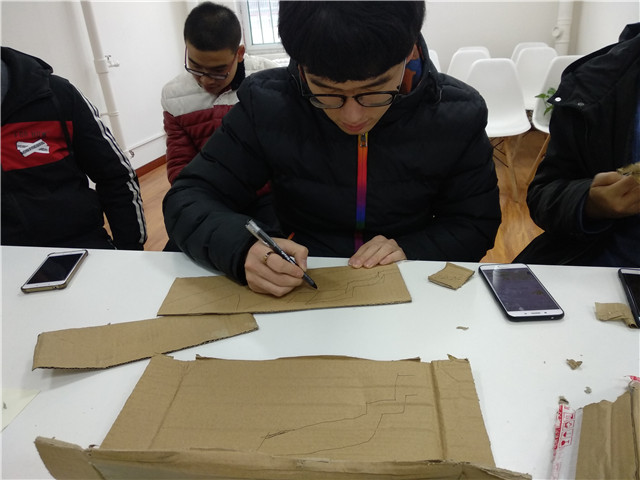 【完满班级】舞动的手指 静止的纸盒——智能工程学院17级完满班级活动集锦（六十一）