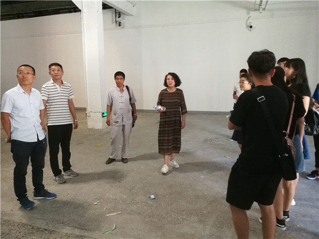 我校远景学院学生志愿者助力平遥国际摄影展前期筹备工作