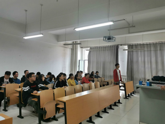 辉煌过去七十载 努力奋斗新时代