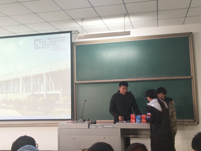 【辅导员说完满】弘扬宪法精神 建设法治中国——食品与环境学院2016级举办辅导员说完满