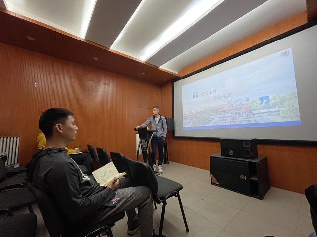 各学院相继召开2020-2021学年第二学期期中座谈会