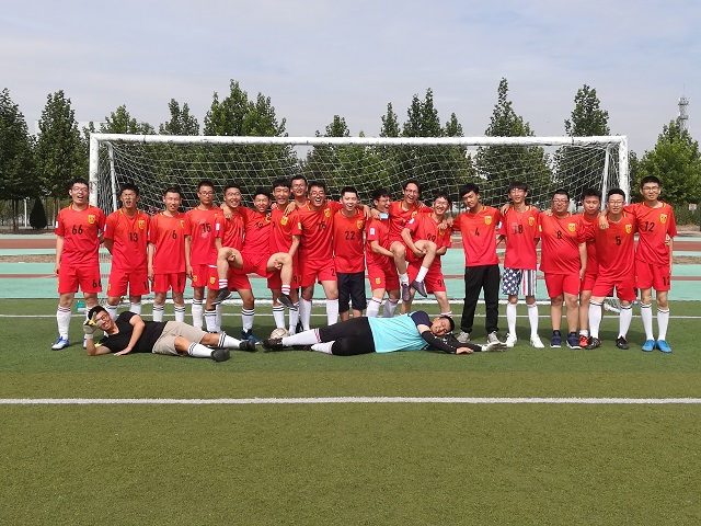 秋雨绵绵催人寒 关怀备至使人暖