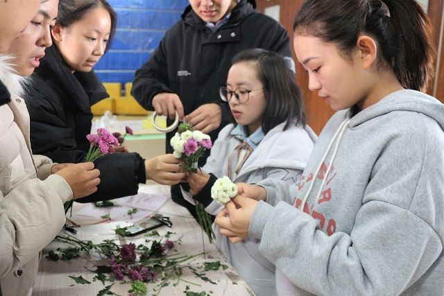以创意为先 享创意生活——食品与环境学院“以肉之名•行花之美”创意多肉花捧大赛