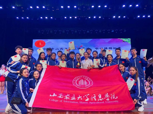 闪光的信院第253期：华丽绽放 舞姿飞扬 点亮梦想 这是“信院舞娘”龙起璞的故事。