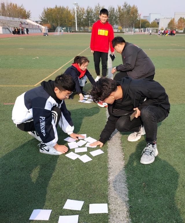 【完满班级】激情翻纸牌 欢笑暖深秋——艺术传媒学院环设1901班举行“激情翻牌 急速排列”盲翻卡片竞速赛