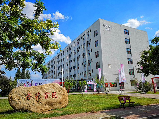 【完满班级】亲近大学校园 感受摄影艺术——机制1604班举办完满班级活动