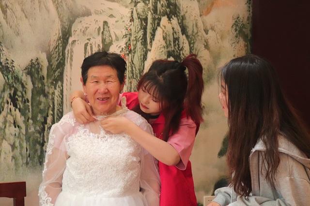 韶华依旧 相伴流年——经济与管理学院“重拾旧时光 定格婚纱梦”圆梦计划活动第八期