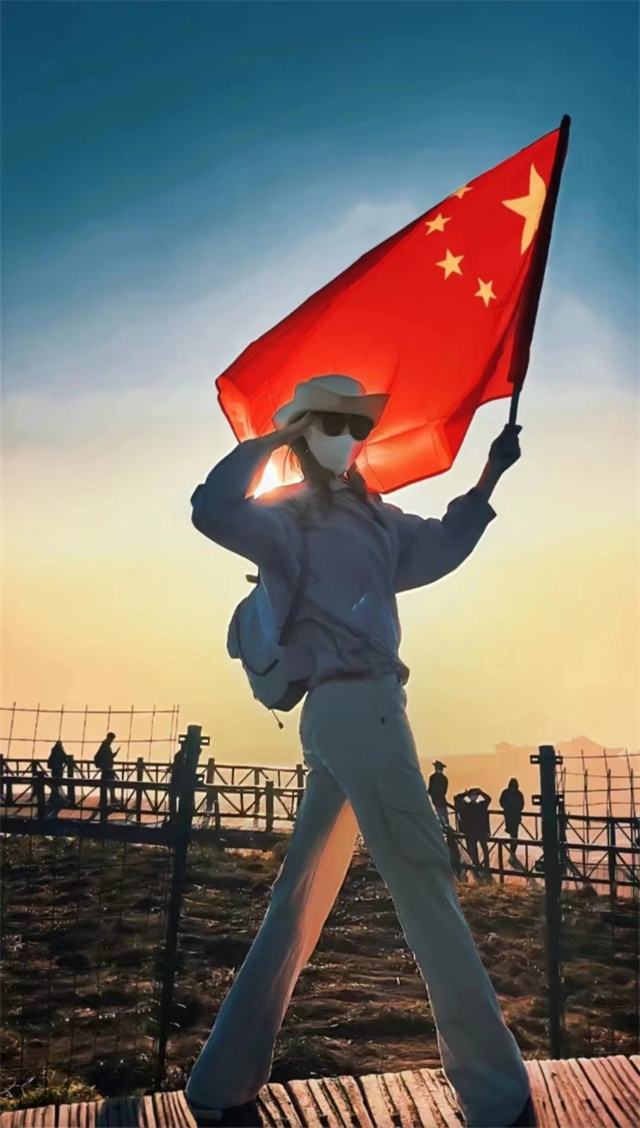 党团领航聚合力 我与祖国共奋进——商务英语学院学生党支部、团总支开展“中秋&国庆·青年在场”青年学子献礼新时代系列活动