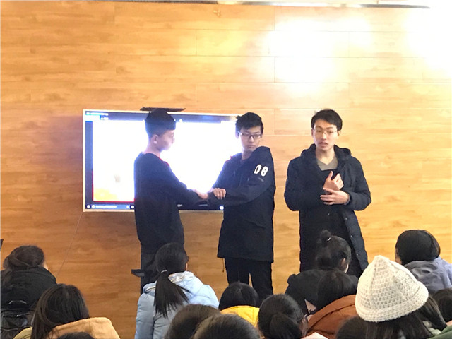 【社团快讯】知识暖人心 冬日暖阳情——大学生红十字会开展急救知识培训活动