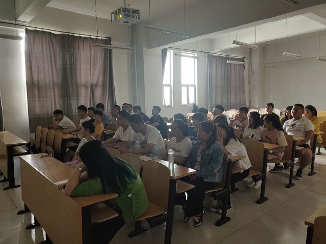 【完满班级】传承红色经典 争做时代新人——食品与环境学院食安1803班红色观影活动