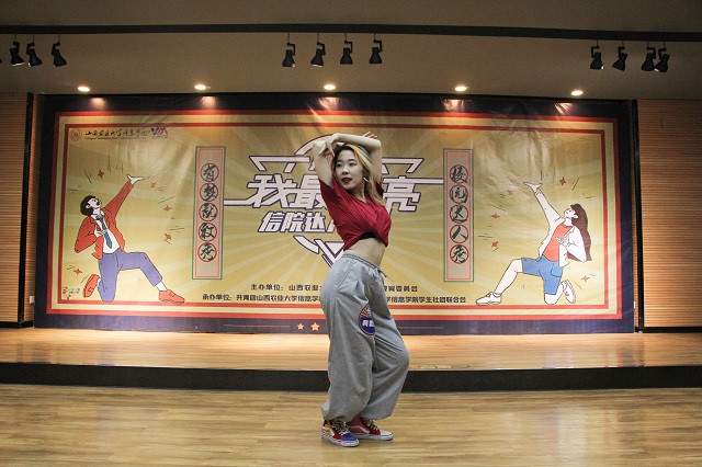 【达人秀】第八届“我最闪亮”信院达人秀十强专访：舞动吧！达人