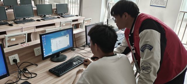 助系统安装 解常遇之惑——大数据学院、信息工程学院PC专项志愿服务队