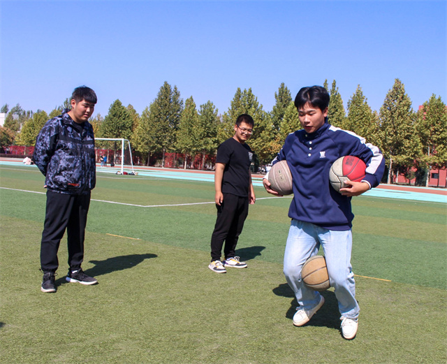 青春就是要这YOUNG——淬炼·国际商学院“最强团队 凝聚力量”第十一届阳光行走挑战赛