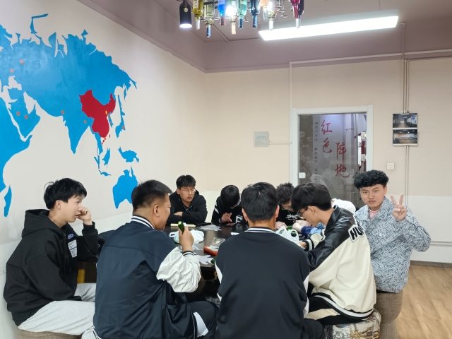 【完满团支部】寿司diy 快乐ing——智能工程学院电子2201班完满团支部活动