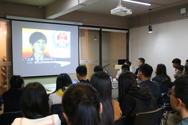 提高警觉性 走好的学生会的路——智能工程学院举办学生干部座谈会