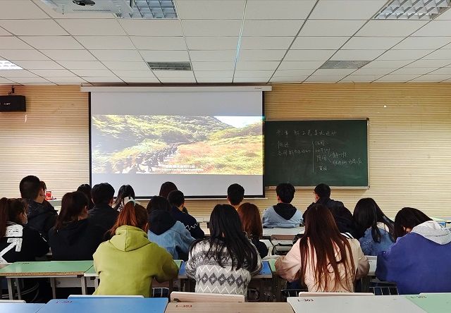 【完满班级】取其精华 传承爱国主义精神——艺术传媒学院18级环设1805班举办“百年追思，党在我心”建党一百周年主题观影活动