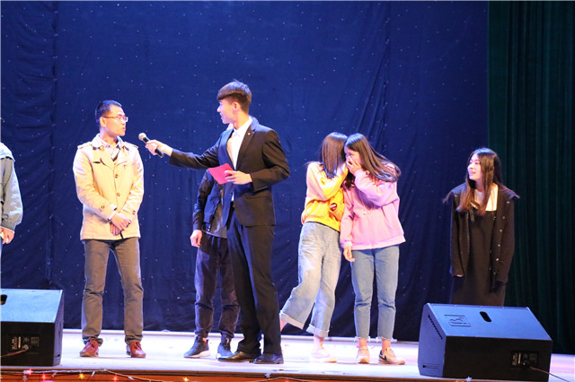 一场盛世之约 传递经典——第86期乌马河周末文化广场之“向经典致敬”主题晚会