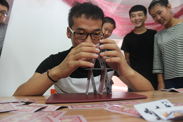 环科系举办“奔跑吧,少年”趣味游戏比赛