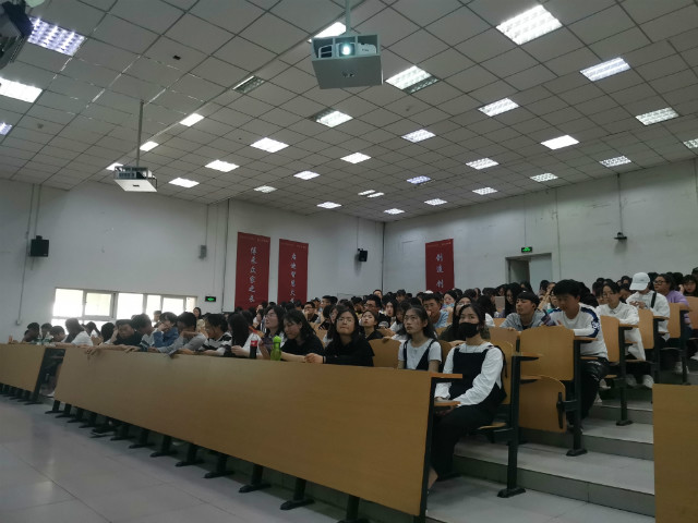 淬炼商学院开展第三届“创想杯”招生广告创意大赛赛前培训