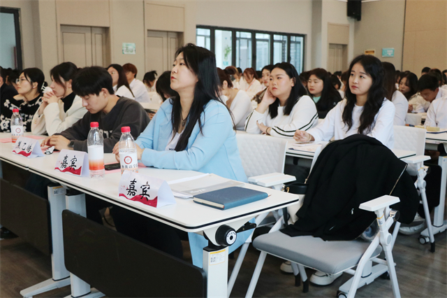 【青马工程】青马工程新起航 学生骨干相传承——商务英语学院第十五期“青马工程”学生骨干培养计划开班仪式暨第一期干部培训 新时代青年如何发声