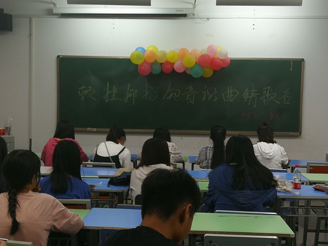 【完满班级】歌声余音绕梁 三日不绝 请细细听来——艺术传媒学院服装1701班、产品1701班举办完满班级活动