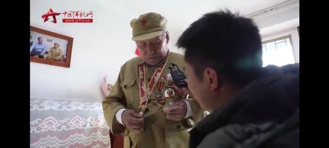 回望初心 肩负使命——经济与管理学院红星闪闪专项志愿服务队“走进红色岁月 回顾光辉历程”党员主题学习活动