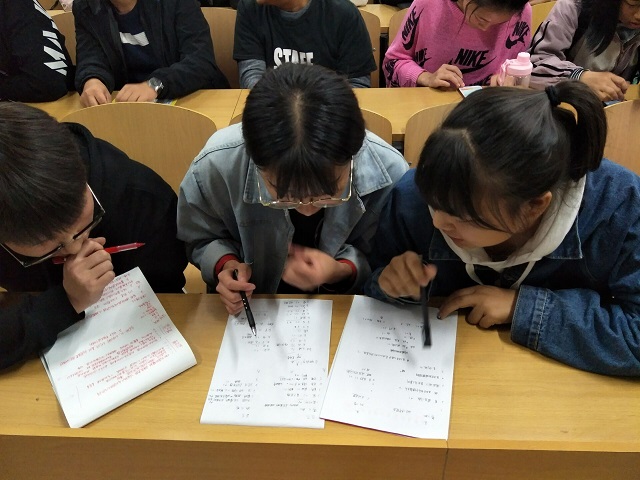 【完满班级】唇枪舌战 谁与争锋——淬炼商学院十月完满班级主题活动（三十六）