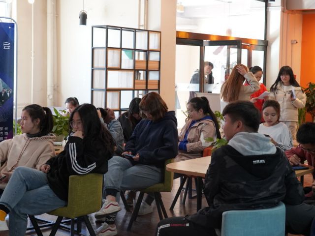 【完满班级】书香墨趣 公诸同好——艺术传媒学院环设1806班书籍分享活动