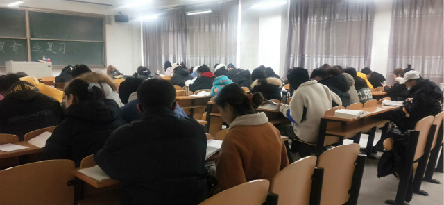 以梦为马 争分夺秒攀高峰——经济与管理学院19级国贸专业、20级金融、物流专业集体复习课