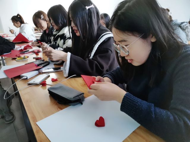 【完满班级】暖冬行动 祈福家人 传递感恩——艺术传媒学院视觉传达（专生）2107班完满班级活动