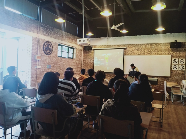 槽点多多之当代大学生该追什么星——远景2003班10月完满班级活动