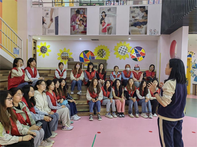 情暖“六一” 与爱“童”行——淬炼·国际商学院志愿者助力金色摇篮幼儿园“六一”特别活动