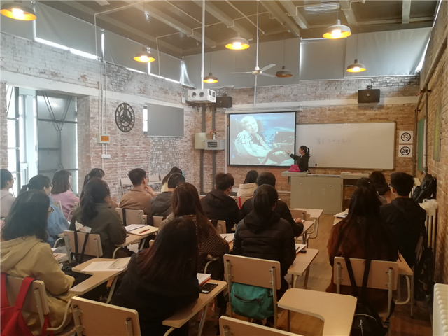 【完满班级】仰望星空 前路漫行——远景1702班举办缅怀霍金主题活动